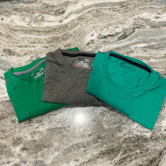 Set of 3 UA large workout shirts worn once in excellent condition - Picture 1 of 4